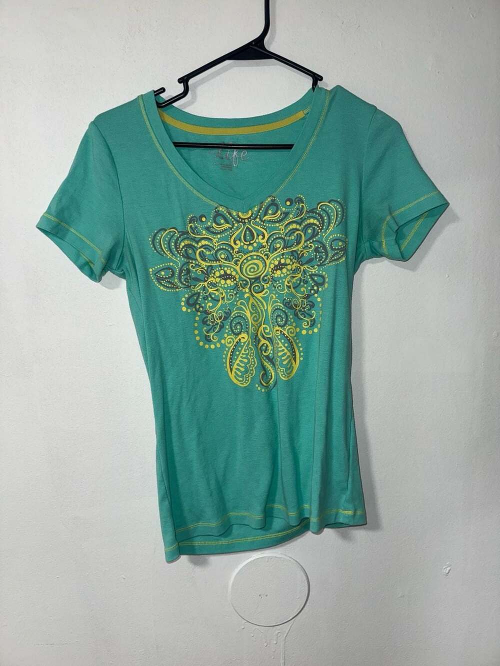 Made for Life Teal Green V-Neck T-Shirt with Yellow and Grey Scroll Graphic Size